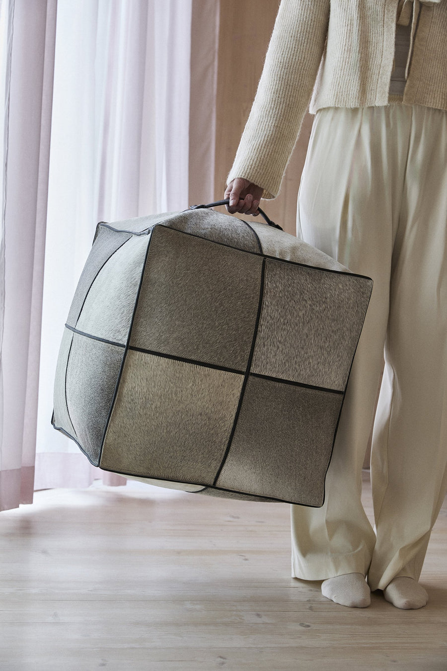 Calf Leather Pouf W/handle | Square |45x45x45 cm